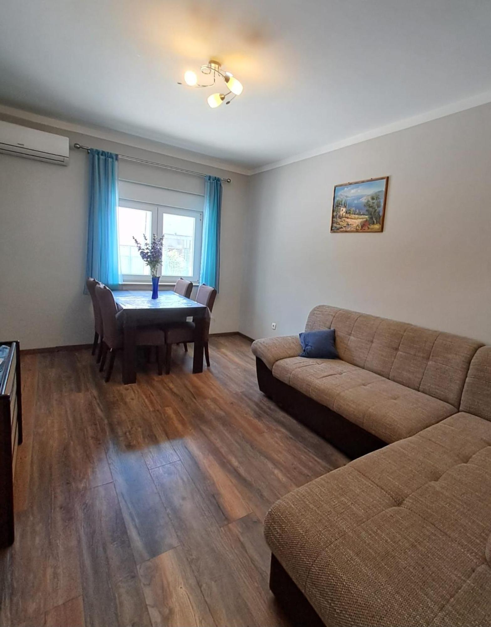 Tomic 1 Apartman Zára